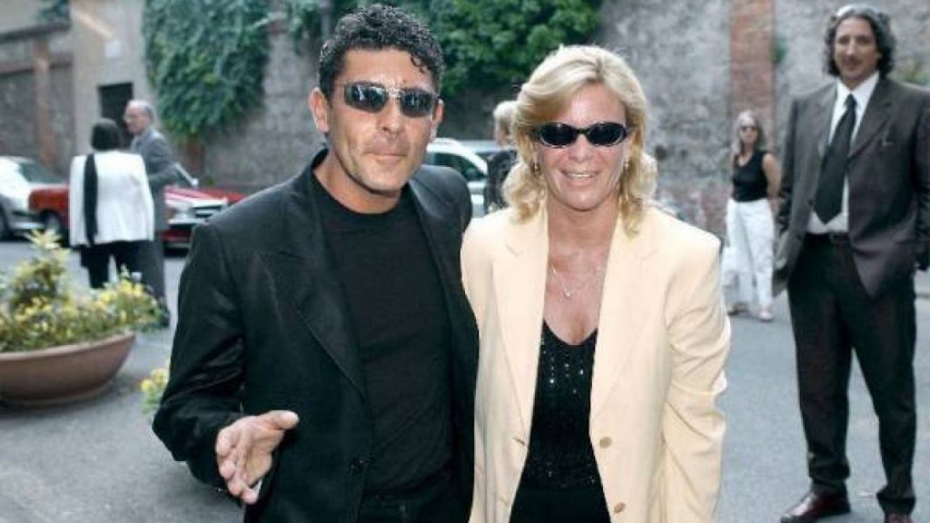 Luca Laurenti, avete mai visto la moglie Raffaella Ferrari Newsitaliane Luca Laurenti, avete mai visto la moglie Raffaella Ferrari Newsitaliane