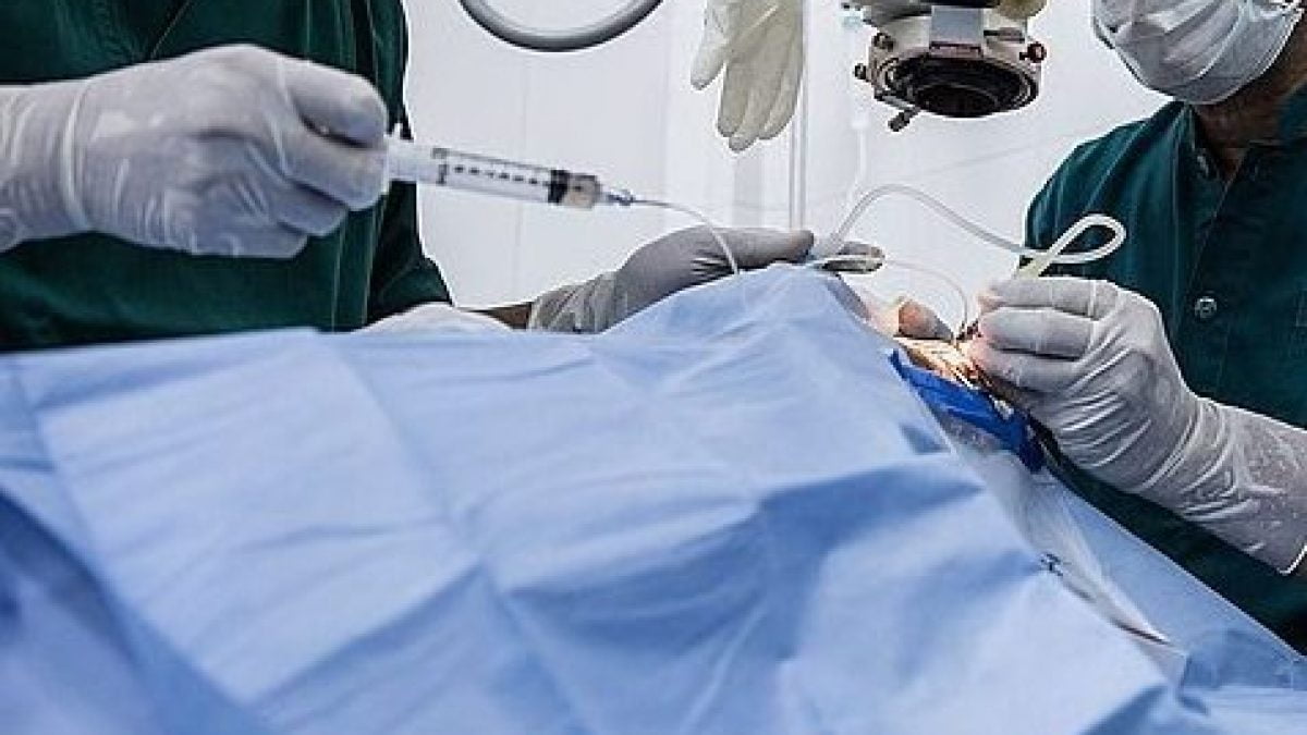 Medico rimuove l’occhio sbagliato durante intervento, il paziente adesso è cieco