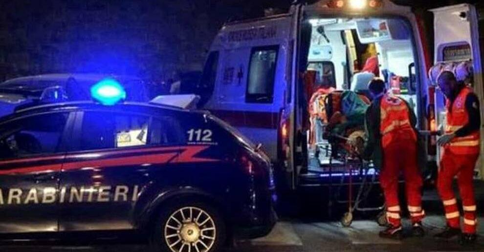 Paura in strada, due carabinieri accoltellati mentre tentano di calmare uomo sottoposto a Tso
